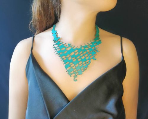 Turqoise color necklace with reptile scales texture design
