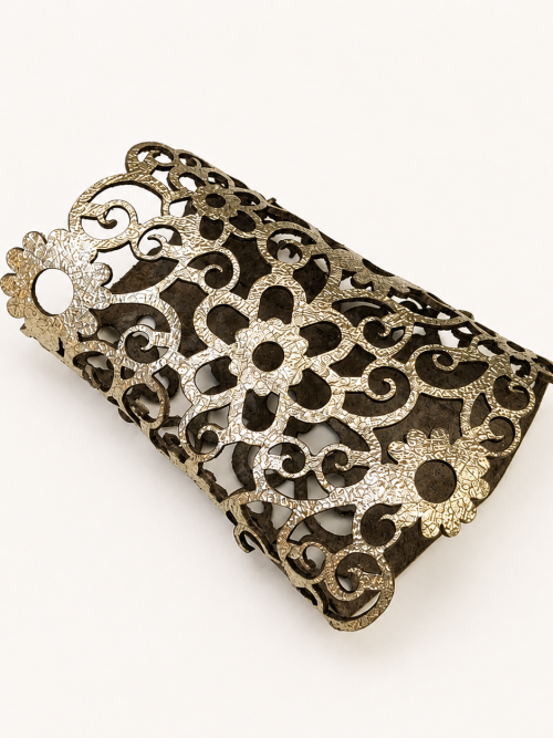 Floral Leather bracelet with velcro fastening