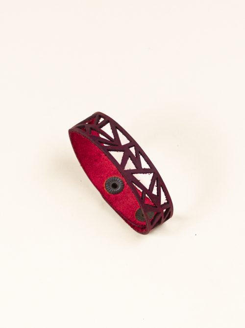 Triangle II leather cuff detail, eco-tanned full-grain leather – Teo Geo